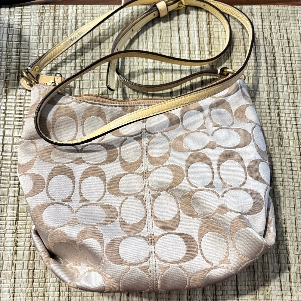 Coach Ashley Sateen Swingback Tan and Cream Signature Shoulder Bag Crossbody EUC